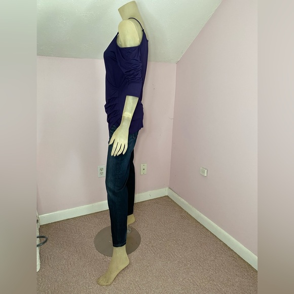 Lilian Cold Shoulder Top - Picture 4 of 12